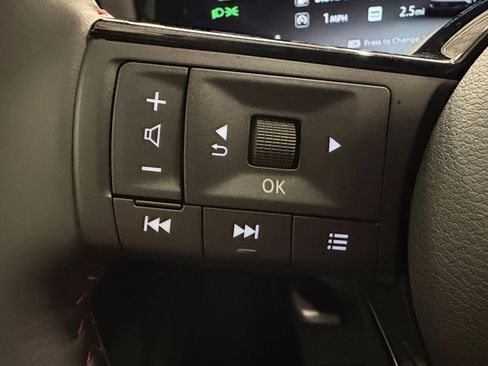 Used 2025 Nissan Kicks SR image 17