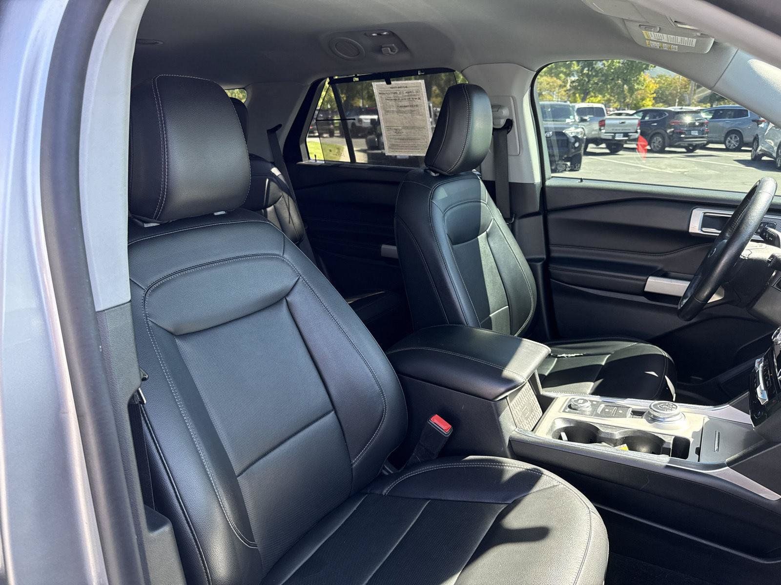 Used 2021 Ford Explorer Limited w/ Equipment Group 301A AWD/4WD image 32