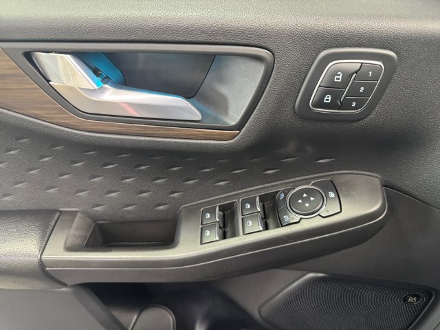 Used 2020 Ford Escape Titanium w/ Titanium Premium Package 2.0 AWD/4WD image 25