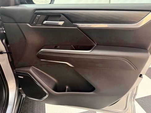 Used 2025 GMC Acadia Elevation image 21