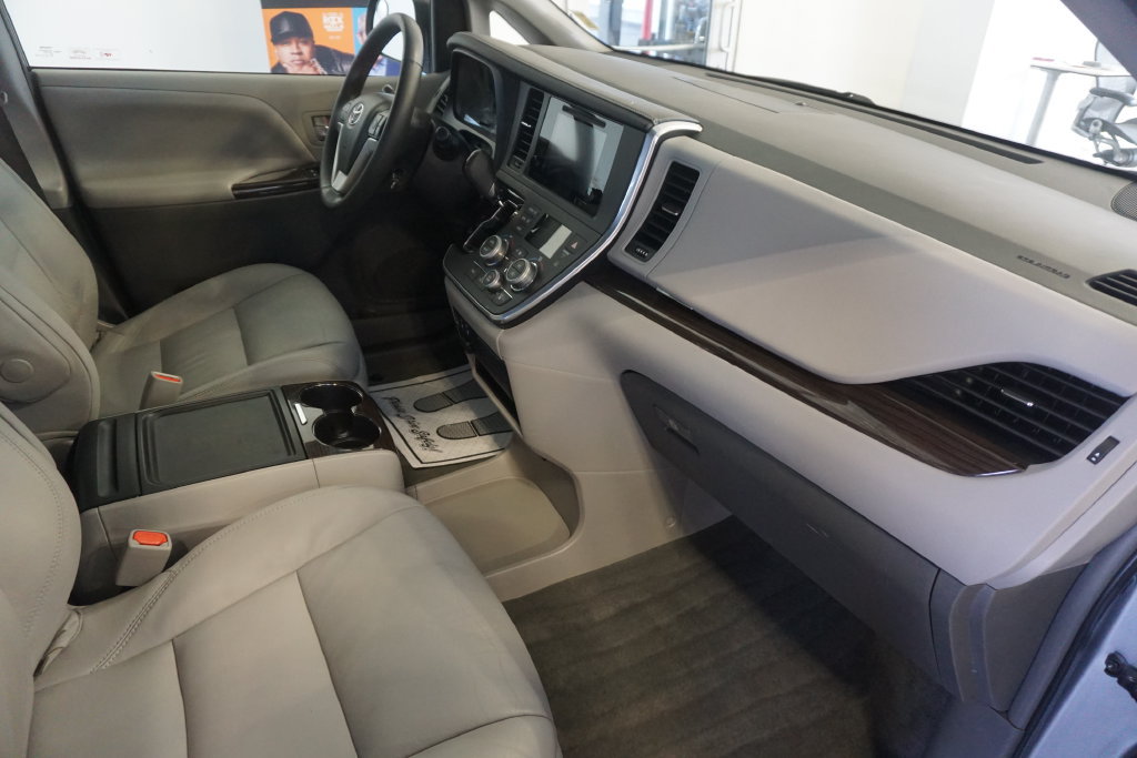 Used 2017 Toyota Sienna XLE w/ XLE Navigation Package AWD/4WD image 28