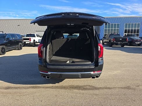 Used 2025 GMC Yukon Denali w/ Sun & Power Step Package image 5