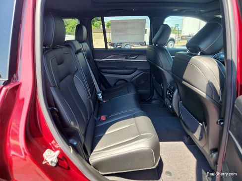 New 2025 Jeep Grand Cherokee Limited w/ Black Appearance Package image 49