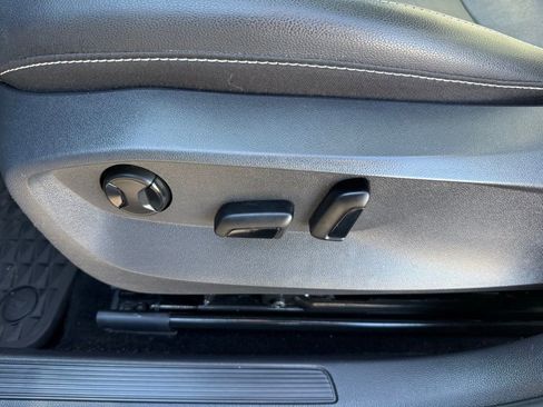 Used 2022 Volkswagen Taos SE image 11