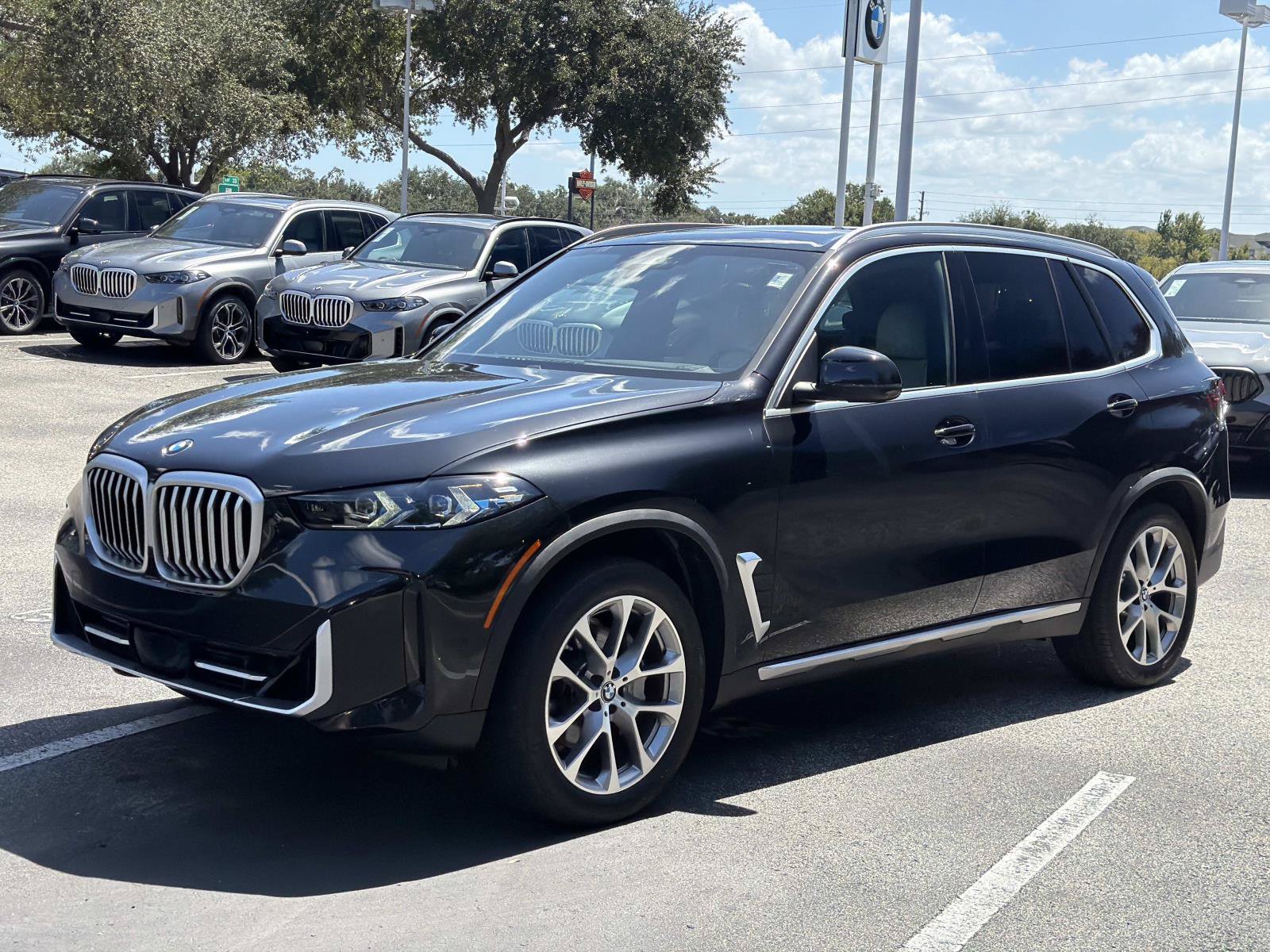 Used 2025 BMW X5 xDrive40i w/ Premium Package AWD/4WD image 8