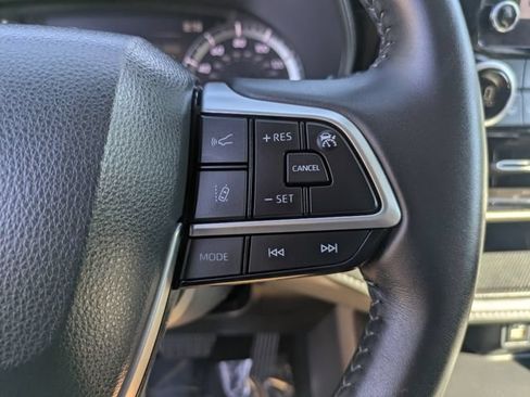 Used 2024 Toyota Highlander LE AWD/4WD image 25