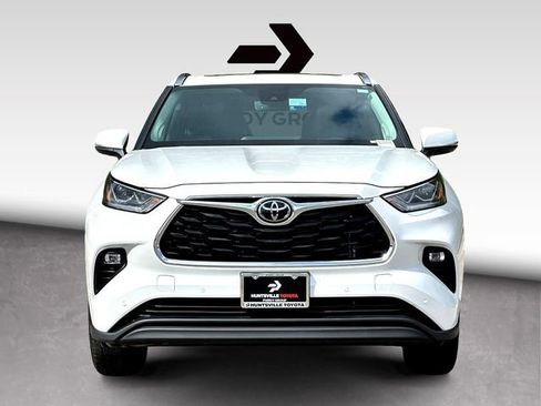 Used 2023 Toyota Highlander Limited image 3