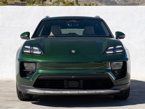 Used 2025 Porsche Macan Electric image 10