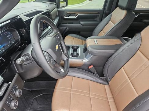 Used 2025 Chevrolet Silverado 2500 High Country w/ High Country Premium Package AWD/4WD image 14