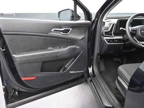 Used 2025 Kia Sportage LX AWD/4WD image 16