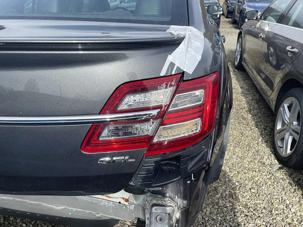 Used 2018 Ford Taurus SEL w/ Equipment Group 201A FWD image 14