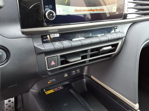 Certified 2025 Toyota Camry SE image 23