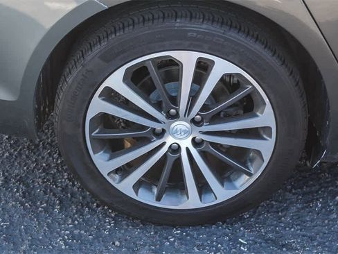Used 2019 Buick Regal Essence image 8