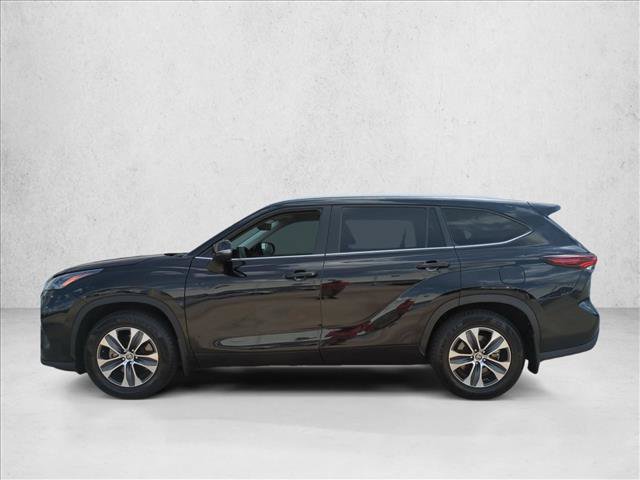 Used 2024 Toyota Highlander XLE FWD image 9