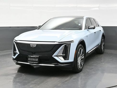 Certified 2024 Cadillac Lyriq Luxury AWD/4WD image 2