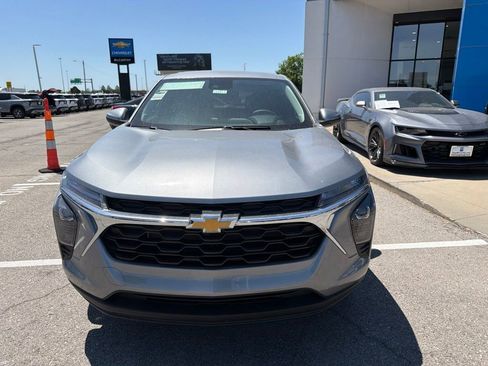 New 2026 Chevrolet Trax LS w/ LS Convenience Package FWD image 8
