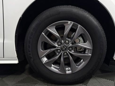 Used 2023 Toyota Sienna LE FWD image 11