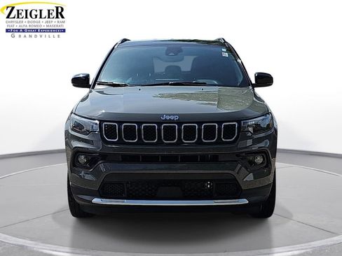 Used 2023 Jeep Compass Limited AWD/4WD image 2