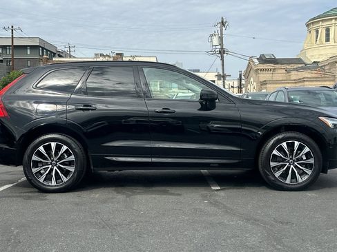 Used 2025 Volvo XC60 B5 Plus image 3