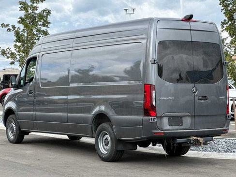 Used 2024 Mercedes-Benz Sprinter 3500 image 3