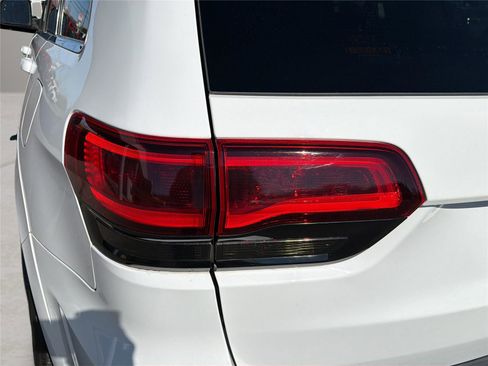 Used 2015 Jeep Grand Cherokee SRT AWD/4WD image 36