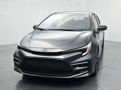 Used 2025 Toyota Corolla SE FWD image 3