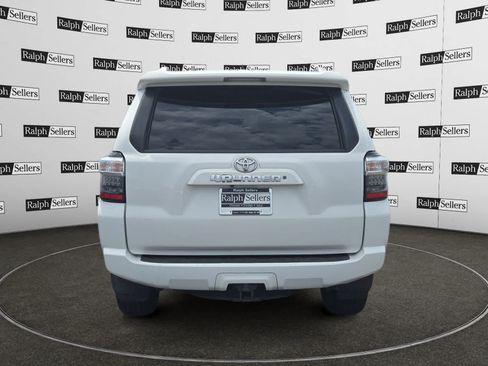 Used 2018 Toyota 4Runner SR5 RWD image 5