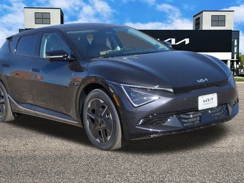 New 2025 Kia EV6 Wind image 2