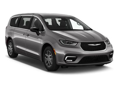 Used 2025 Chrysler Pacifica Select