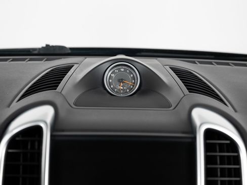 Used 2017 Porsche Cayenne S image 37