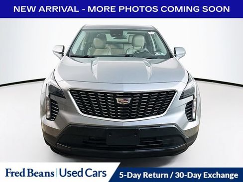 Used 2023 Cadillac XT4 Luxury w/ Cold Weather Package FWD image 2
