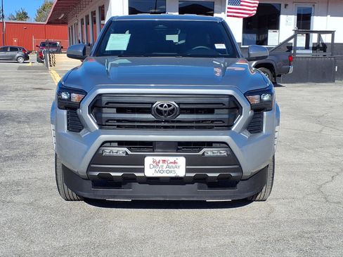 Used 2025 Toyota Tacoma SR5 image 2