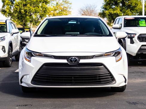 Certified 2025 Toyota Corolla LE image 2