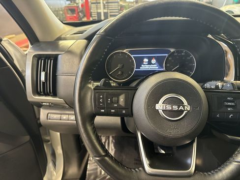 Certified 2024 Nissan Pathfinder SL image 13