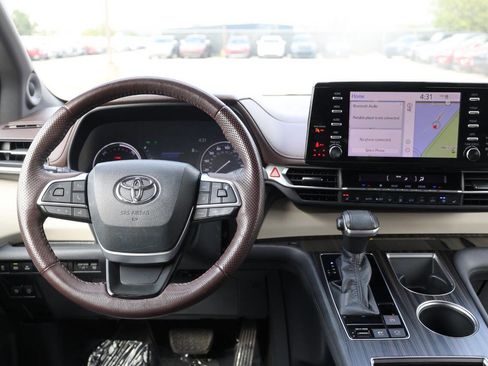 Used 2021 Toyota Sienna Platinum image 23