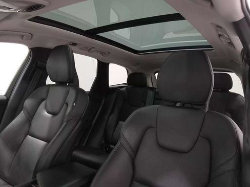 Used 2021 Volvo XC60 T5 Momentum w/ Premium Package AWD/4WD image 15