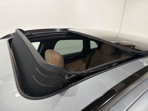 Used 2025 Porsche Macan image 27