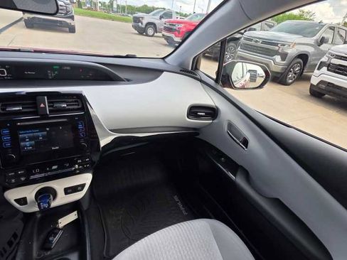 Used 2018 Toyota Prius Two w/ Prius Two Safety Plus Package FWD image 18