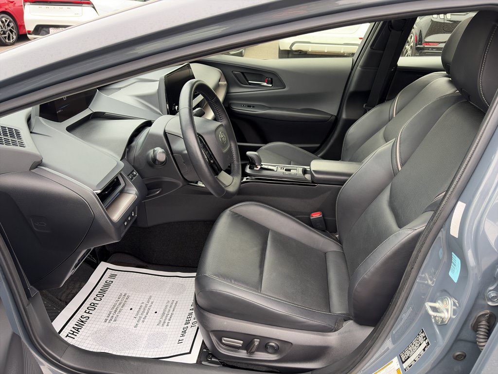 Used 2024 Toyota Prius XLE FWD image 9