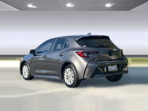 Used 2023 Toyota Corolla SE image 3