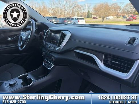 Used 2024 GMC Terrain SLE image 16