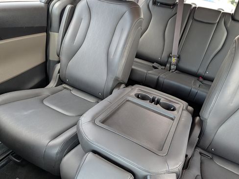 Certified 2026 Kia Carnival FWD image 12