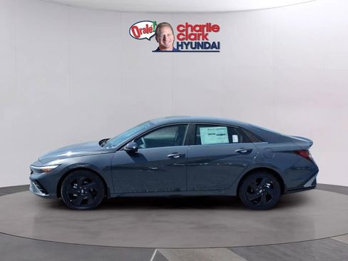 New 2026 Hyundai Elantra SEL Sport Premium FWD image 2