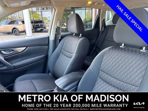 Used 2017 Nissan Rogue SV AWD/4WD image 17