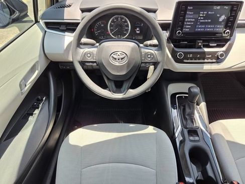 Used 2022 Toyota Corolla LE FWD image 13