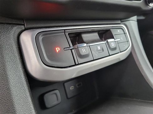 Used 2023 GMC Acadia SLE w/ Driver Convenience Package image 30