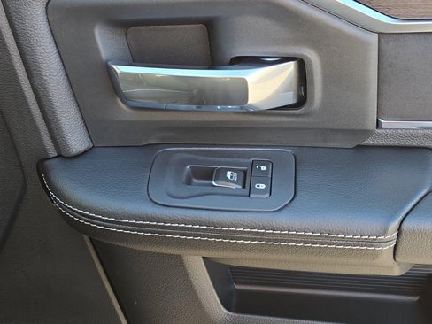 New 2026 RAM 2500 Laramie AWD/4WD image 33