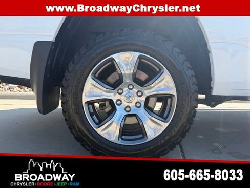 Used 2024 RAM 1500 Laramie AWD/4WD image 9