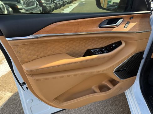 Used 2023 Jeep Grand Cherokee L Summit image 13