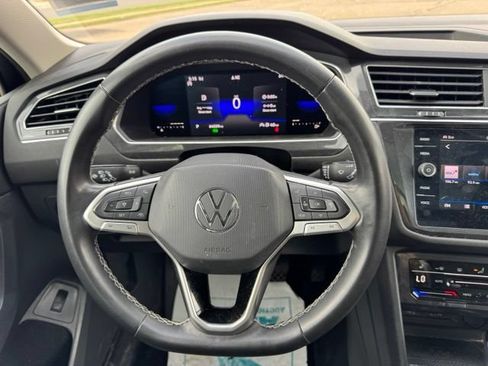 Used 2022 Volkswagen Tiguan SE AWD/4WD image 18